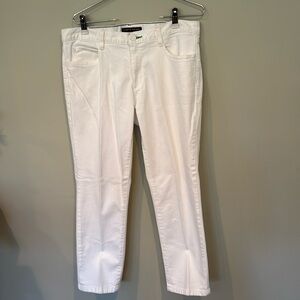 Women’s white stretch cotton jeans.